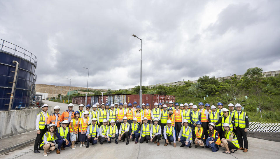 The guests visit the SENTX Landfill to learn about the production unit and facilities of Hong Kong’s first green hydrogen project.