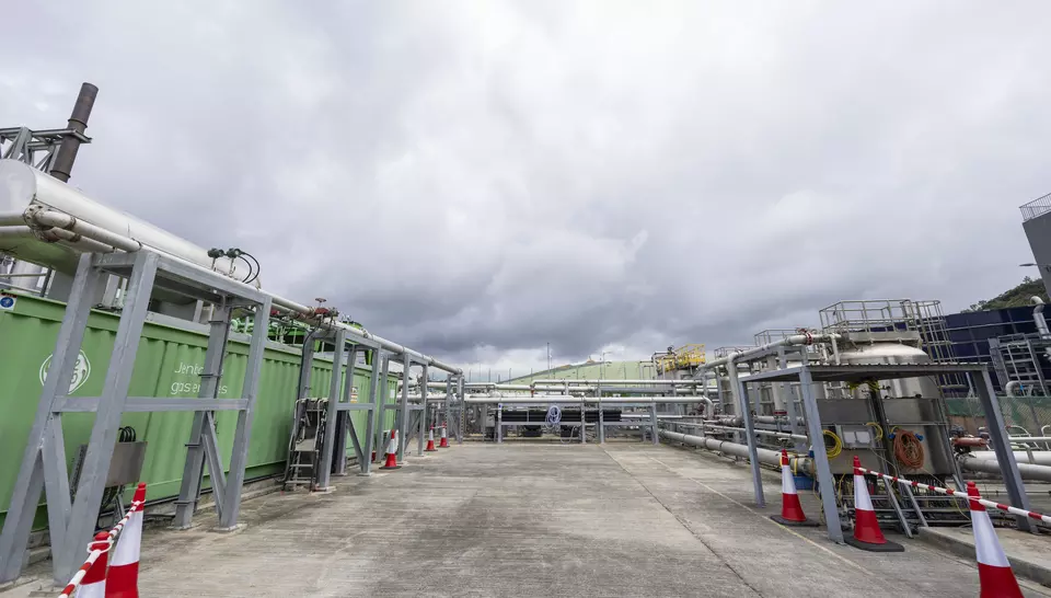 The green hydrogen project is located within the SENTX Landfill. Veolia will install pipelines at the existing biogas treatment plant to transport the biogas to the green hydrogen production facility.