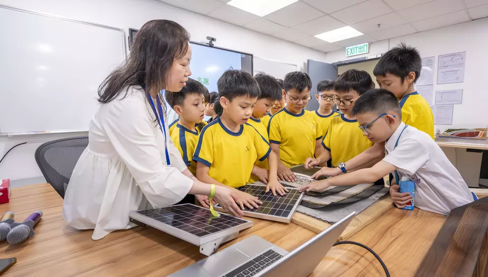Student tour on solar farm